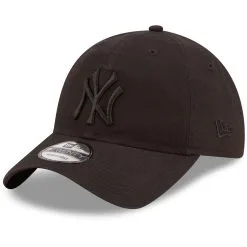 Men's New York Yankees New Era Black On Black Core Classic 2.0 9TWENTY Adjustable Hat