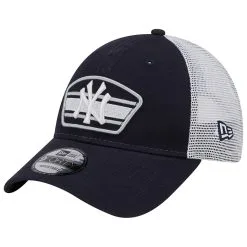 Men's New York Yankees New Era Navy/White Logo Patch 9FORTY Trucker Snapback Hat